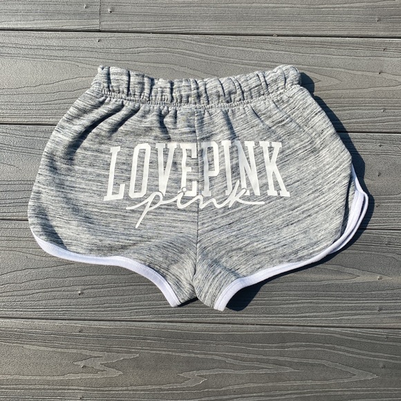 VS PINK 2.5” Curved Hem Sweat Varsity Shorts Heathered Gray Gradient Graphic XS - Picture 9 of 14